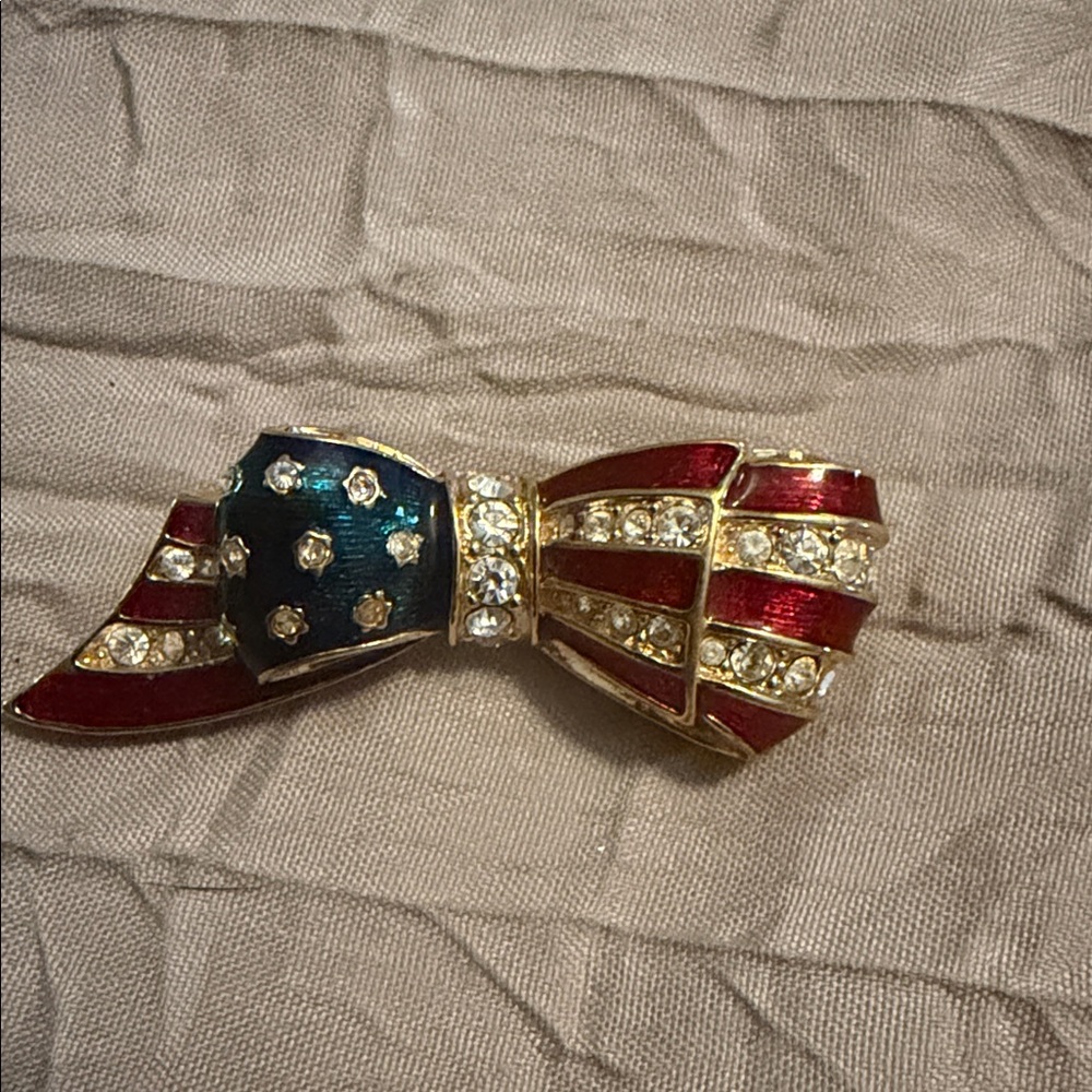 Carolee Gold Bow Brooch